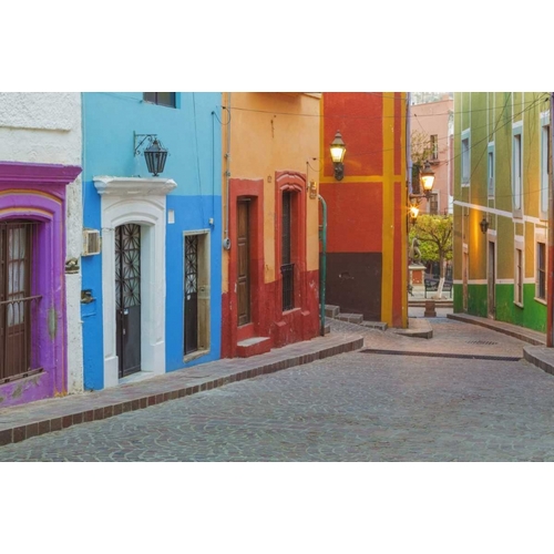 Mexico, Guanajuato Colorful street scene